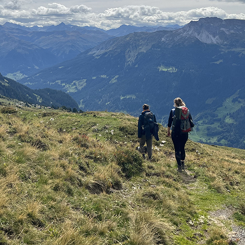 dieses Bild zeigt Menschen in den Bergen - Coaching
